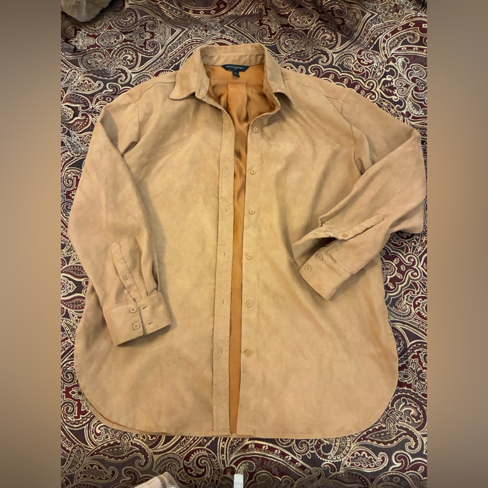 Women’s Banana Republic Brand Tan Button Up Shirt Size Small